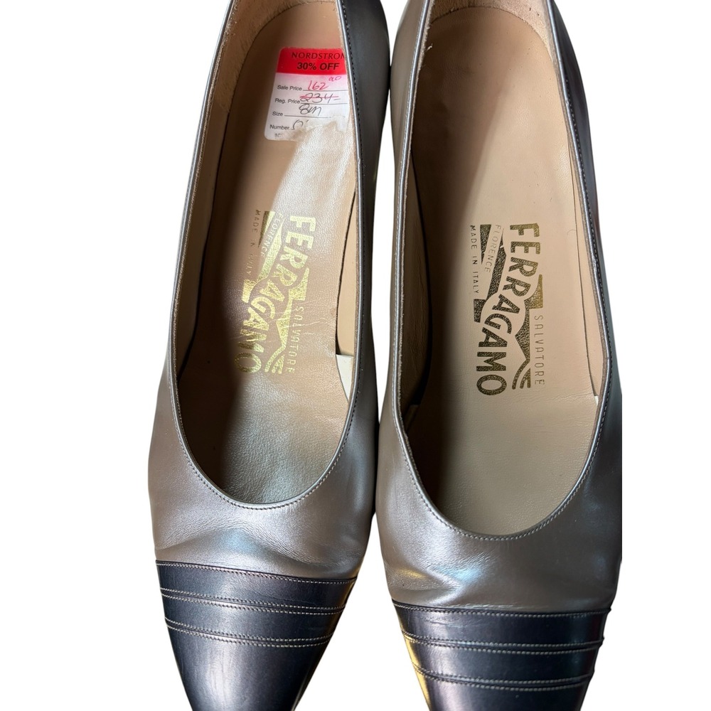 Salvatore Ferragamo Womens Champagne Navy Blue Cap Toe Leather Pumps Size 8 B - Picture 3 of 8
